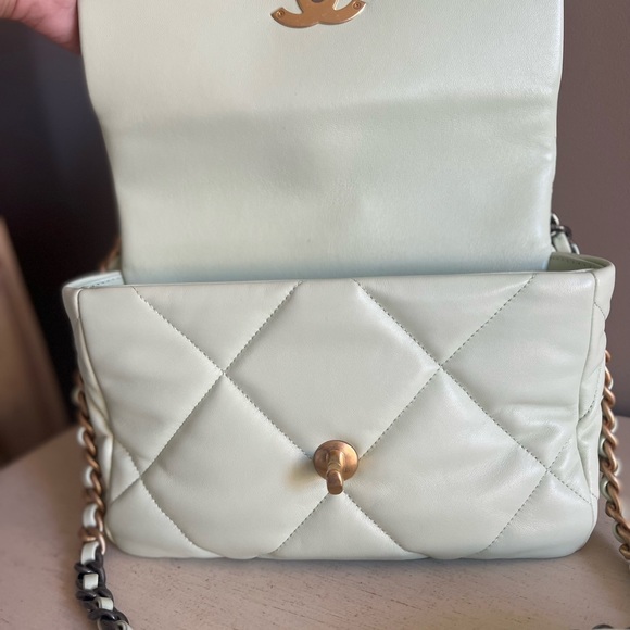 Chanel 19 season 22C brand new                    💚All inclusions ! - Picture 10 of 16